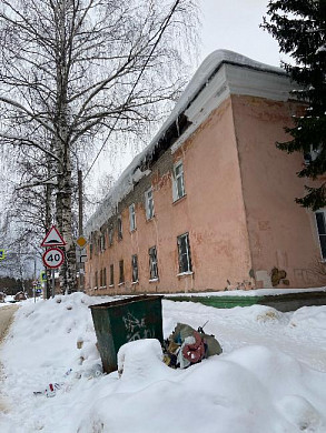 На Сортировке крыши домов представляют опасность для прохожих